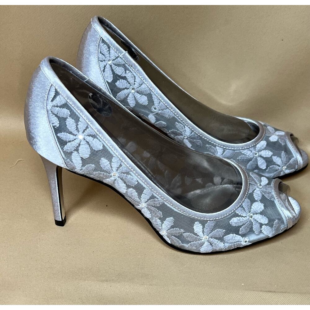 Adrianna Papell Frances Silver Mesh Floral Heels 7 W New